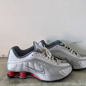 Nike Shox R4 men's 6 women's 7.5 silver res